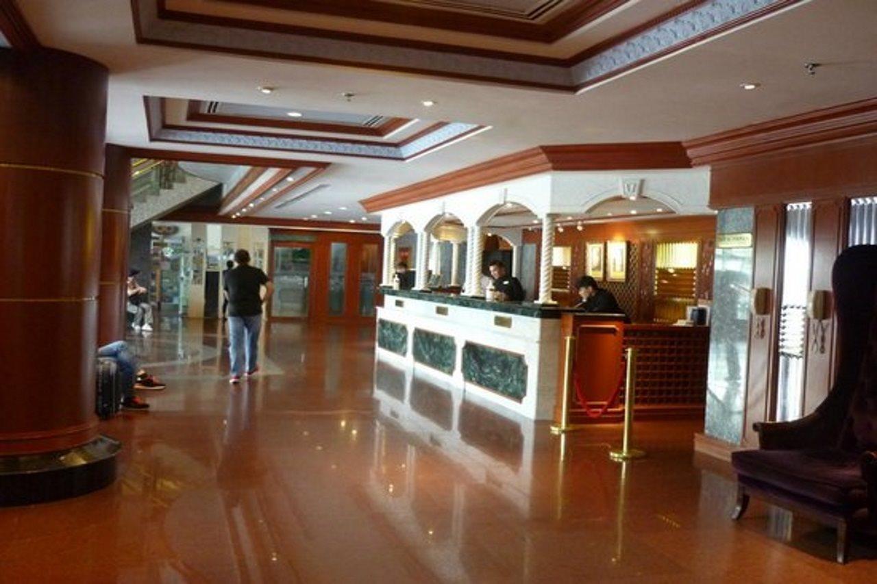 The Centrepoint Hotel Бандар Сери Бегаван Екстериор снимка